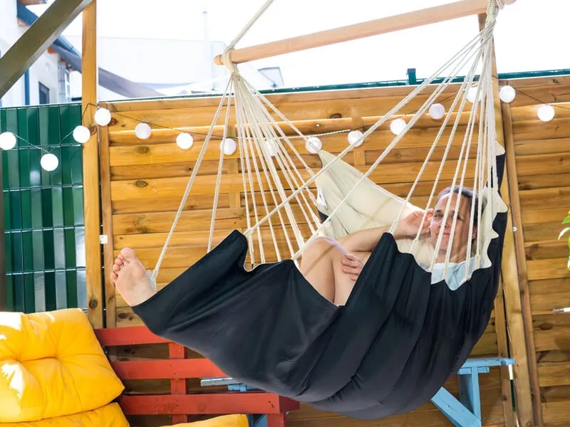 Wetterfester schwarzer H&auml;ngestuhl